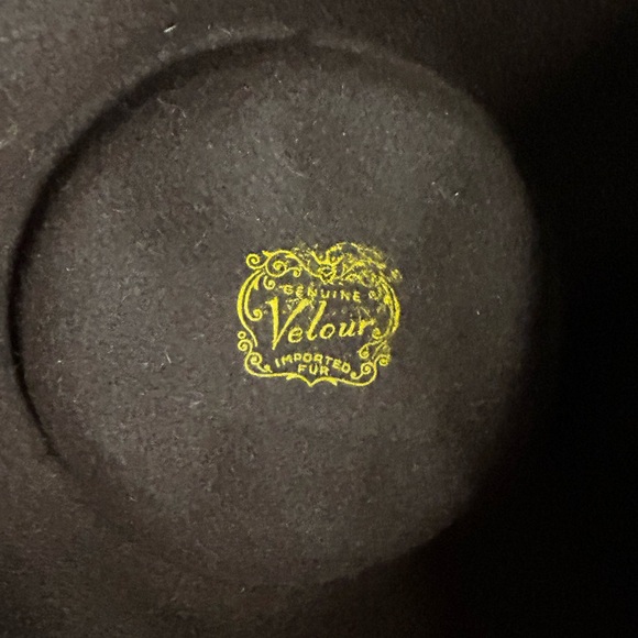 Elegant Brown Cloche Hat with Gold Accent - Picture 7 of 7